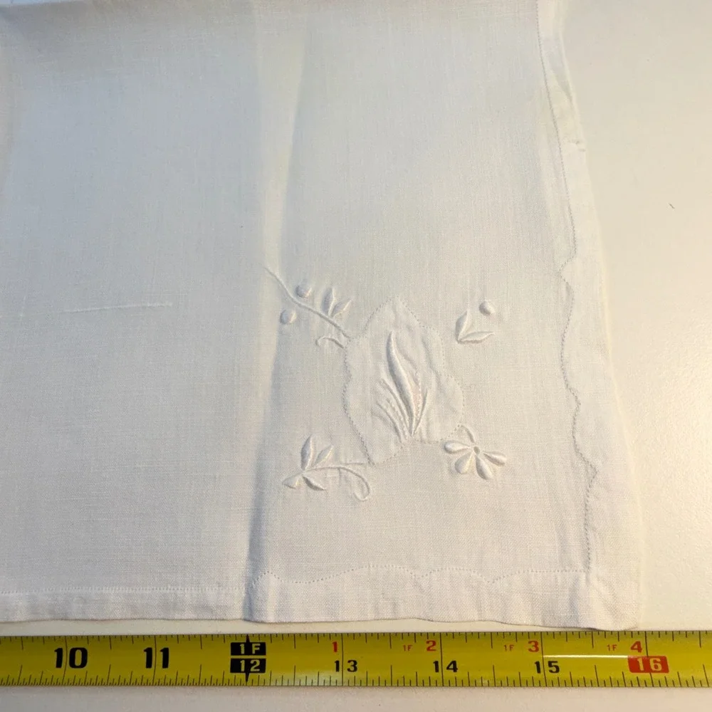 Vintage White Linen‎ Napkins Set of 9 Floral Embroidery Scalloped Edge 16x16